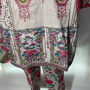 Pakistani lawn suite